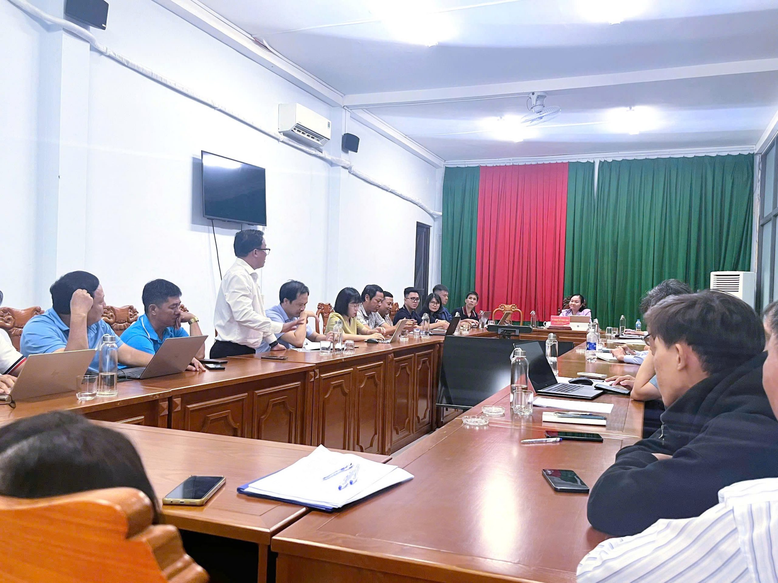 Ông Võ Thanh Toàn - Chủ tịch Hội đồng quản trị Công ty CP SXTM AQUA-VINA tham luận trình bày ý kiến về giải pháp đẩy mạnh xuất khẩu Cá rô phi